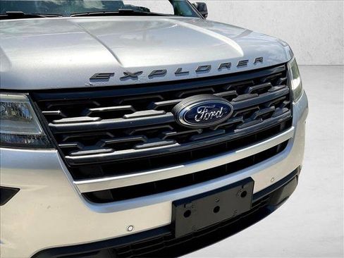 Used 2018 Ford Explorer XLT w/ Equipment Group 202A FWD image 30