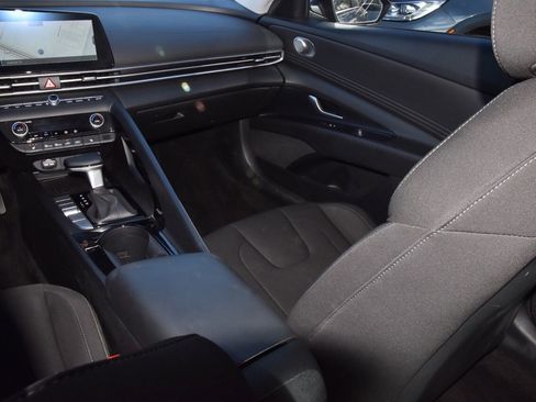 Used 2023 Hyundai Elantra SEL w/ Convenience Package image 17