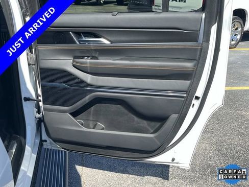 Certified 2024 Jeep Grand Wagoneer Series III w/ Rear Seat Video Group 1 image 23