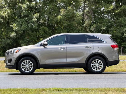 Used 2016 Kia Sorento L FWD image 8