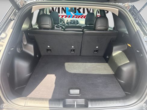 Used 2021 Jeep Cherokee Trailhawk w/ Premium Leather Package AWD/4WD image 8