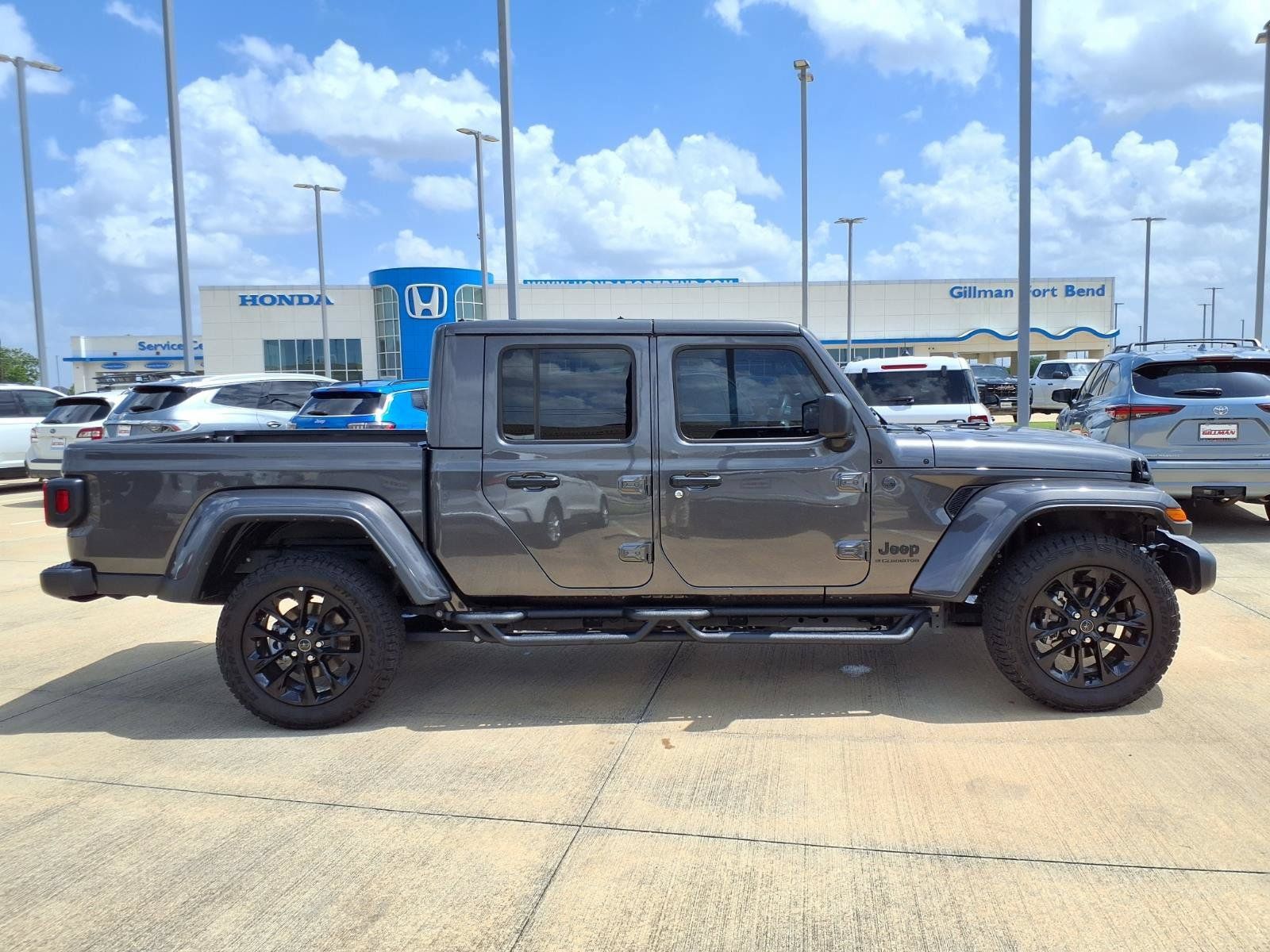 Used 2025 Jeep Gladiator Sport AWD/4WD image 8