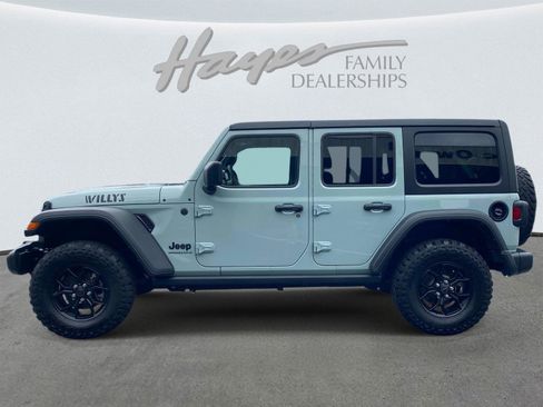 Used 2024 Jeep Wrangler Unlimited Sport AWD/4WD image 7