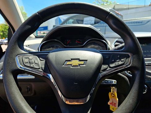 Used 2017 Chevrolet Cruze LT FWD image 18