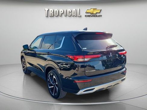 Used 2024 Mitsubishi Outlander SE FWD image 2