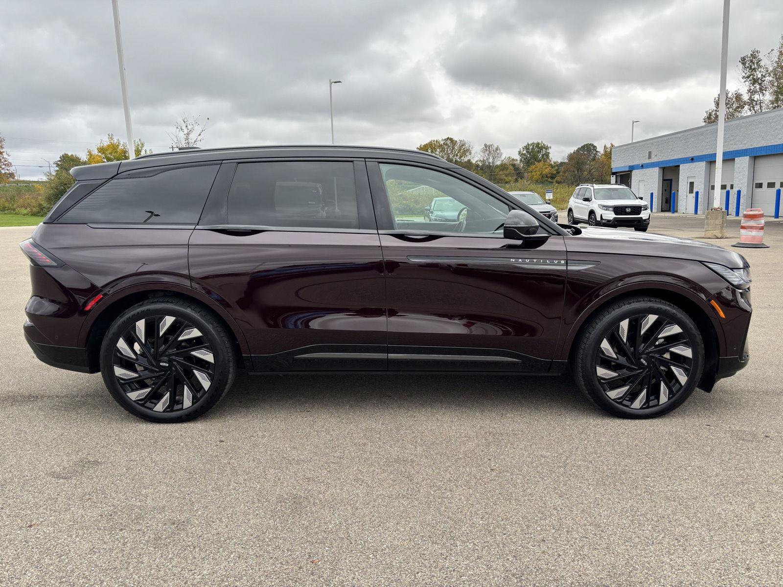 Used 2024 Lincoln Nautilus Reserve w/ Equipment Group 203A AWD/4WD image 6