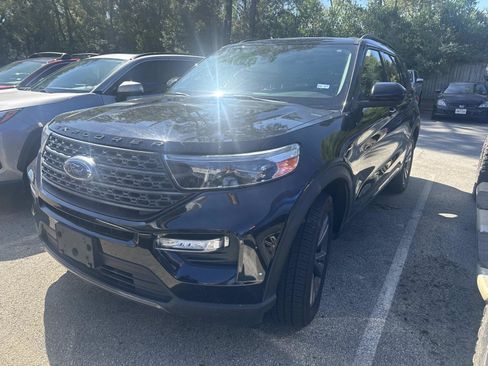 Used 2022 Ford Explorer XLT w/ Equipment Group 202A AWD/4WD image 2
