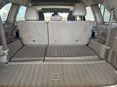 Used 2018 Toyota Highlander Limited FWD image 16