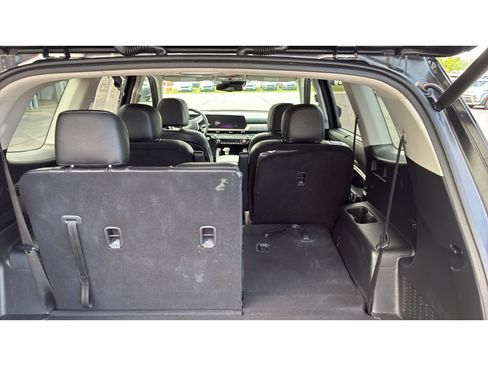 Used 2024 Kia Telluride EX w/ EX Captain's Chair Package FWD image 11