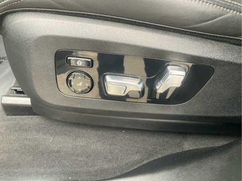 Used 2023 BMW X7 M60i w/ Executive Package image 19