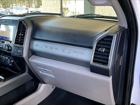 Used 2021 Ford F250 XLT w/ FX4 Off-Road Package image 17