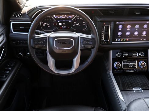Used 2021 GMC Yukon Denali w/ Denali Premium Package AWD/4WD image 19