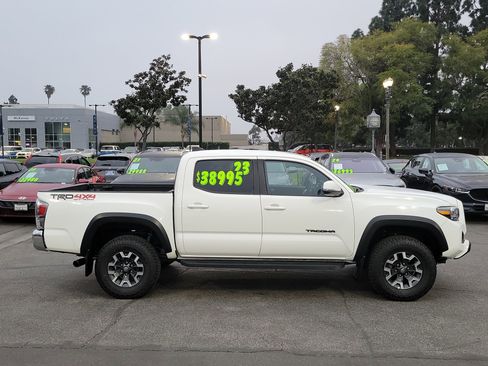 Used 2023 Toyota Tacoma TRD Off-Road w/ Black Out Package (TMS) image 5