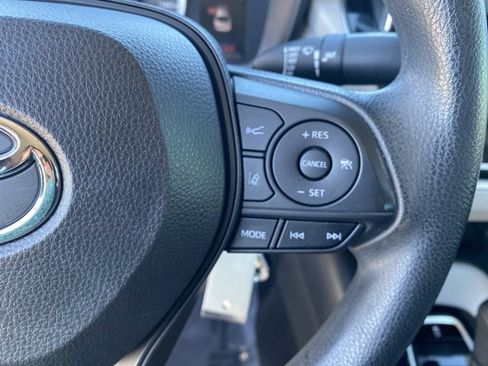 Used 2020 Toyota Corolla LE image 33