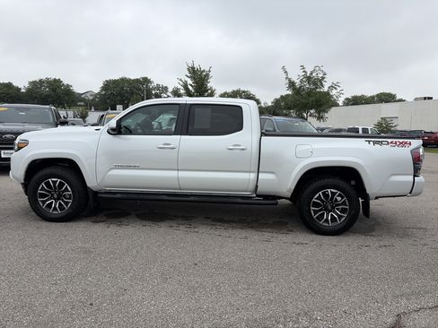 Used 2023 Toyota Tacoma TRD Sport w/ TRD Premium Sport Package AWD/4WD image 8