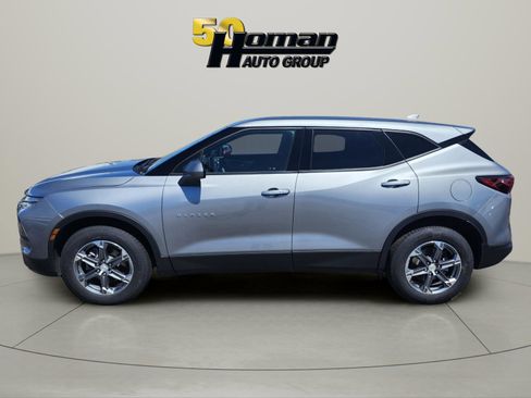 Used 2024 Chevrolet Blazer LT FWD image 2