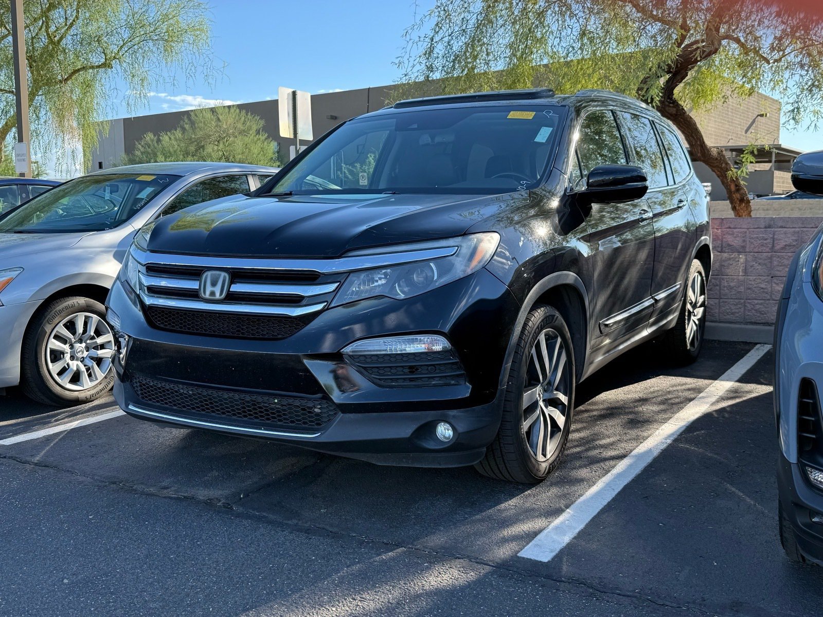 Used 2017 Honda Pilot Touring image 2