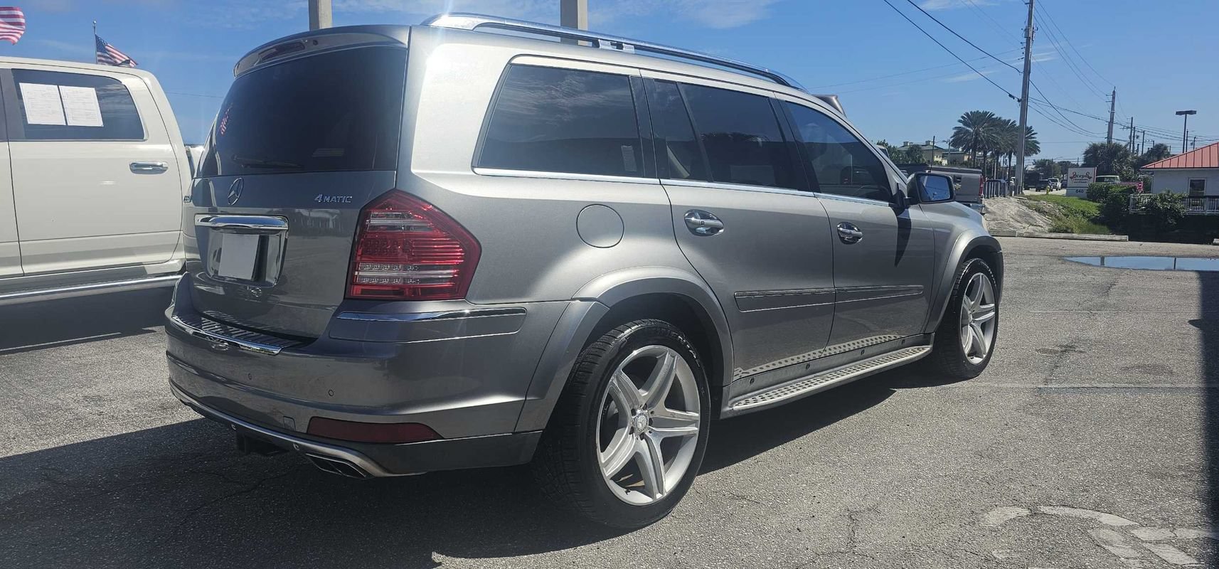 Used 2011 Mercedes-Benz GL 550 4MATIC image 5