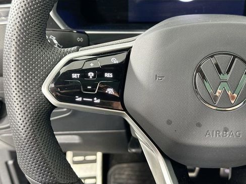 Used 2022 Volkswagen Tiguan SE R-Line image 22