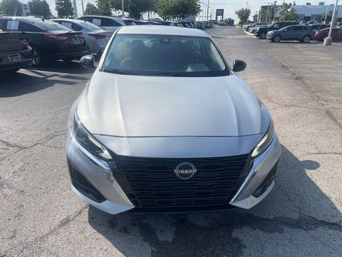 Used 2024 Nissan Altima 2.5 SV image 2