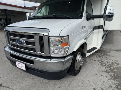 Used 2018 Ford E-450 and Econoline 450 Super Duty w/ Motorhome Prep Package RWD image 5