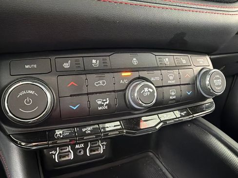 Used 2024 Dodge Durango GT AWD/4WD image 29