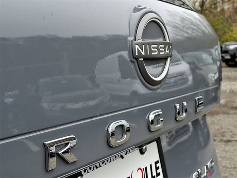 Used 2022 Nissan Rogue SL w/ SL Premium Package image 35