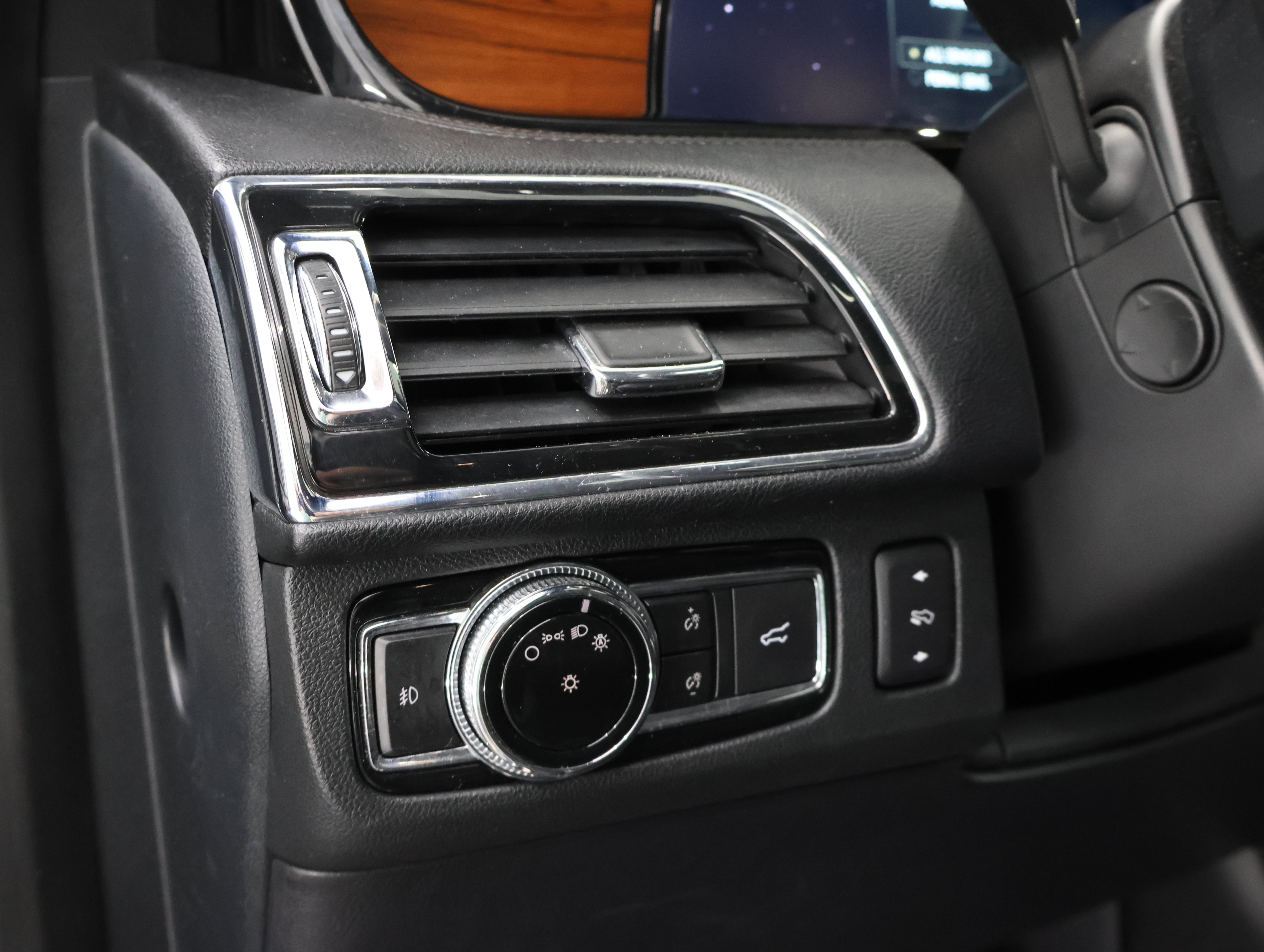 Used 2019 Lincoln Navigator Reserve w/ Cargo Package AWD/4WD image 47