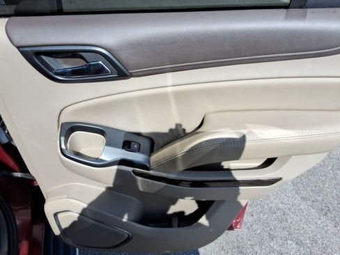 Used 2017 GMC Yukon SLT image 24