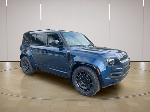 New 2026 Land Rover Defender 110 AWD/4WD image 9