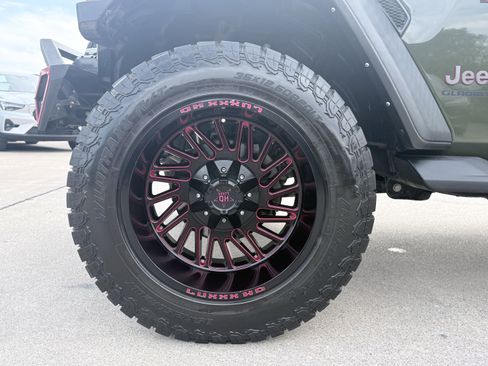 Used 2021 Jeep Gladiator Rubicon w/ Cold Weather Group image 4