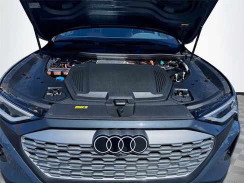 Certified 2024 Audi Q8 e-tron Premium image 31