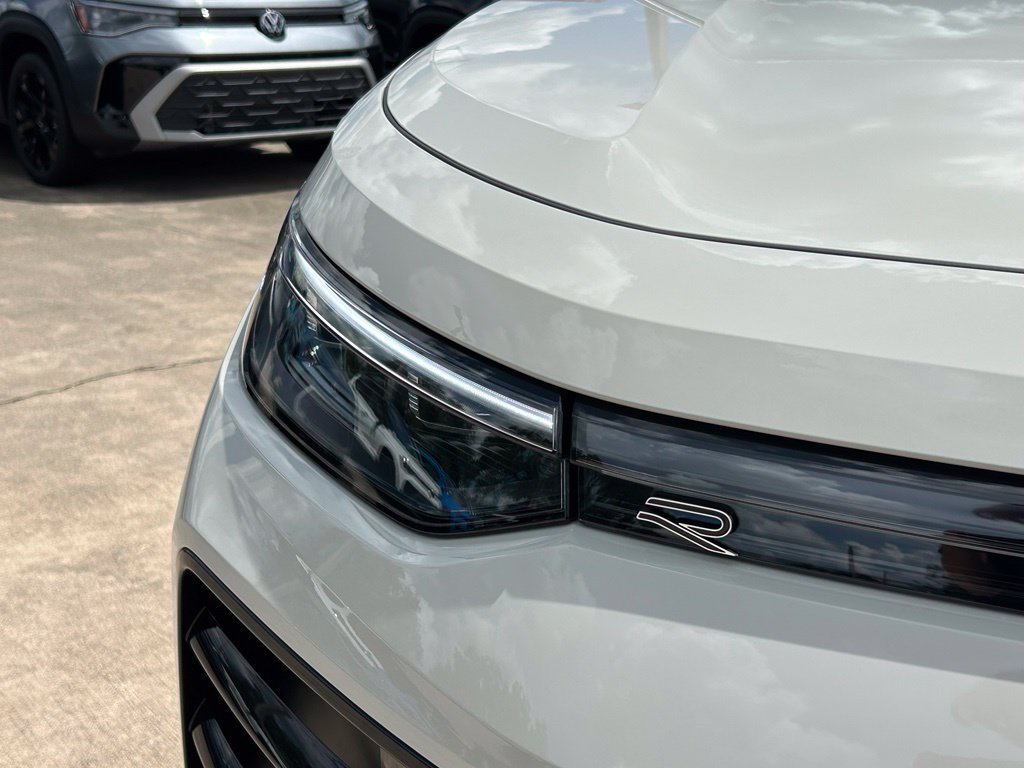 New 2026 Volkswagen Tiguan SE R-Line FWD image 34