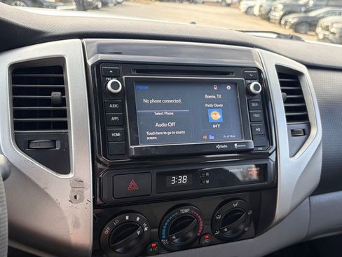 Used 2014 Toyota Tacoma PreRunner w/ SR5 Package image 17