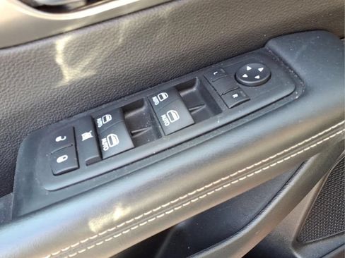 Used 2025 Chrysler Pacifica Select FWD image 15