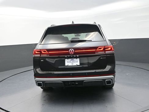 New 2026 Volkswagen Atlas Peak Edition image 9