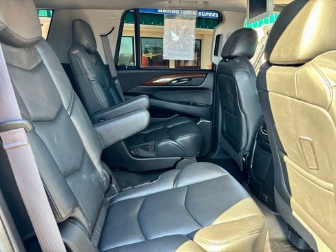 Used 2017 Cadillac Escalade Premium Luxury image 9