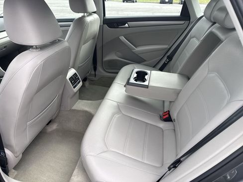 Used 2014 Volkswagen Passat 1.8T SE image 27