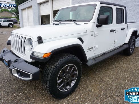 Used 2020 Jeep Gladiator Overland AWD/4WD image 3