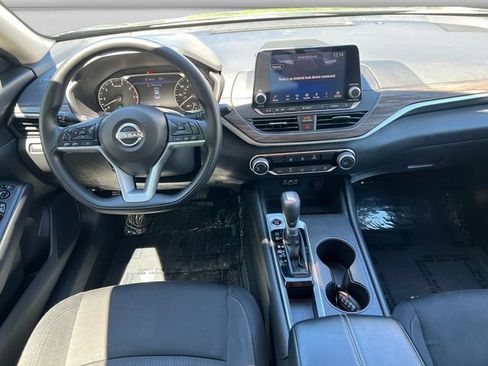 Used 2025 Nissan Altima 2.5 SV FWD image 12