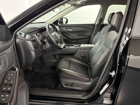Used 2025 Nissan Rogue SV AWD/4WD image 5