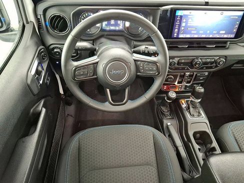 Used 2024 Jeep Wrangler Rubicon image 20