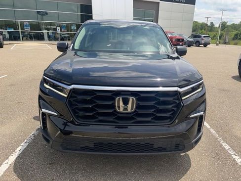 Used 2023 Honda Pilot LX image 3