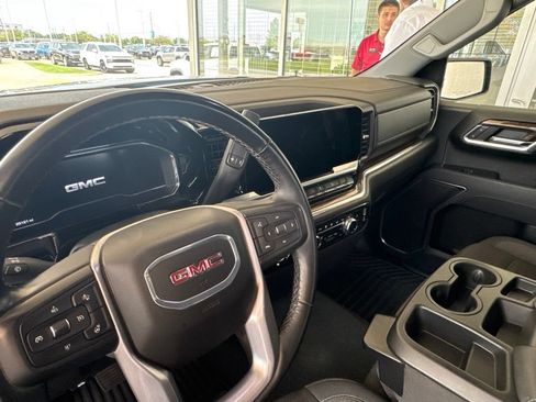 Used 2024 GMC Sierra 1500 Elevation w/ X31 Off-Road Package AWD/4WD image 11