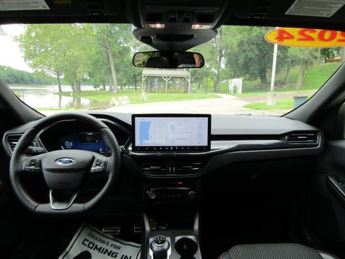 Used 2024 Ford Escape ST-Line Select w/ Tech Pack #2 AWD/4WD image 31