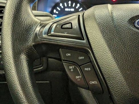 Used 2019 Ford Edge SE image 12