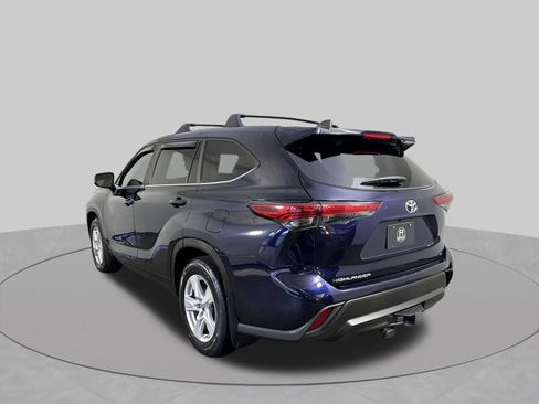 Used 2023 Toyota Highlander LE FWD image 32