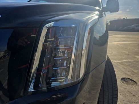 Used 2018 Cadillac Escalade Platinum image 31