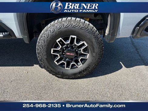 Used 2024 GMC Sierra 2500 AT4X image 10