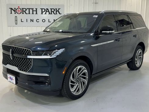 New 2025 Lincoln Navigator Reserve image 5